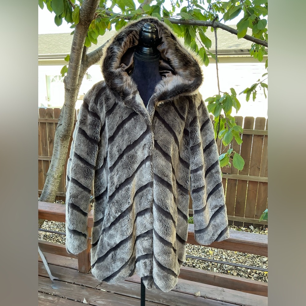 Women's Faux Fur Hooded Coat - Gray